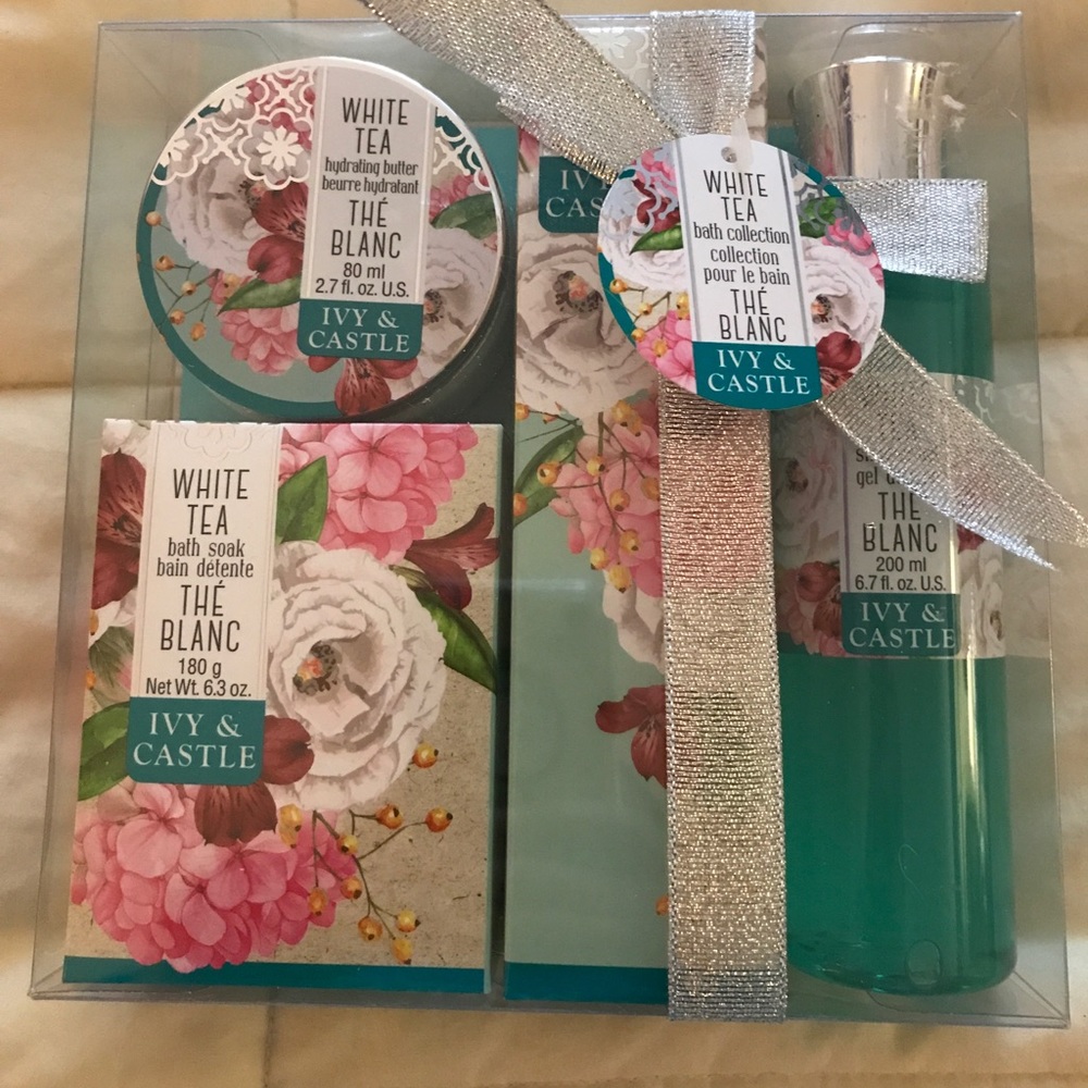 Brand New Ivy and Castle Bath And Body set